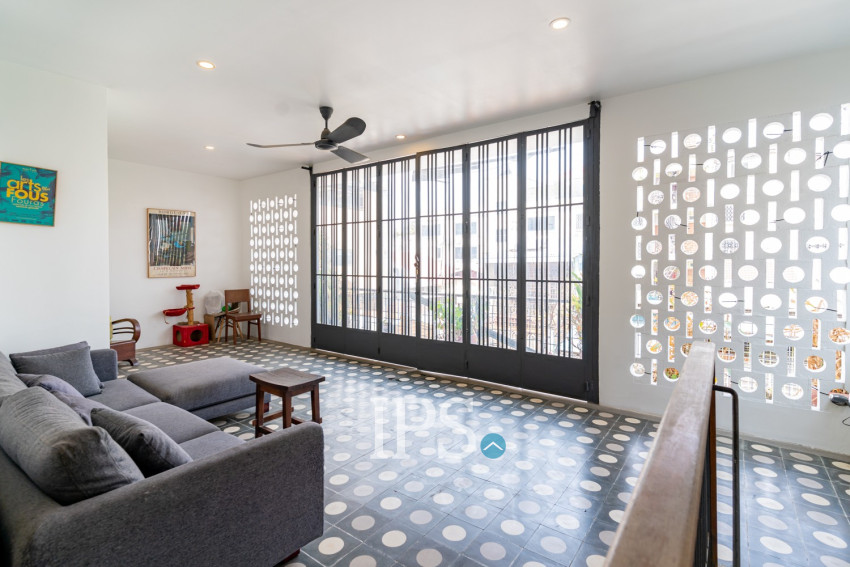 Renovated 3 Bedroom Apartment For Rent - Chakto Mukh, Phnom Penh