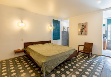 Renovated 3 Bedroom Apartment For Rent - Chakto Mukh, Phnom Penh thumbnail