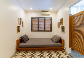 Renovated 3 Bedroom Apartment For Rent - Chakto Mukh, Phnom Penh thumbnail