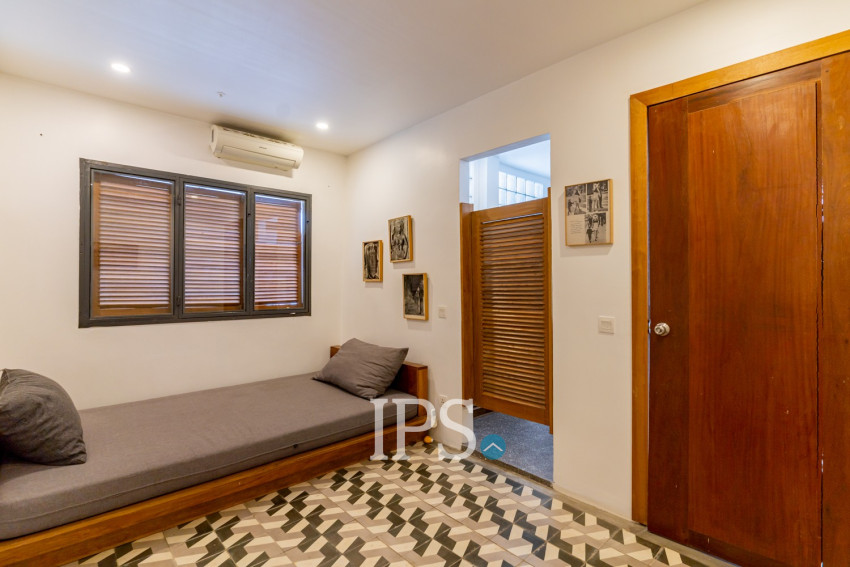 Renovated 3 Bedroom Apartment For Rent - Chakto Mukh, Phnom Penh
