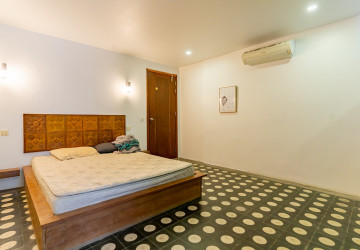 Renovated 3 Bedroom Apartment For Rent - Chakto Mukh, Phnom Penh thumbnail