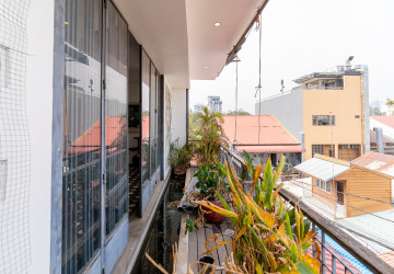 Renovated 3 Bedroom Apartment For Rent - Chakto Mukh, Phnom Penh thumbnail