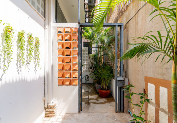 Renovated 3 Bedroom Apartment For Rent - Chakto Mukh, Phnom Penh thumbnail