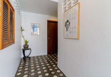 Renovated 3 Bedroom Apartment For Rent - Chakto Mukh, Phnom Penh thumbnail