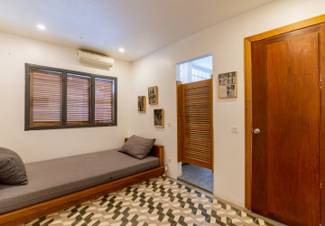 Renovated 3 Bedroom Apartment For Rent - Chakto Mukh, Phnom Penh thumbnail