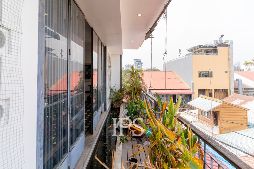 Renovated 3 Bedroom Apartment For Rent - Chakto Mukh, Phnom Penh