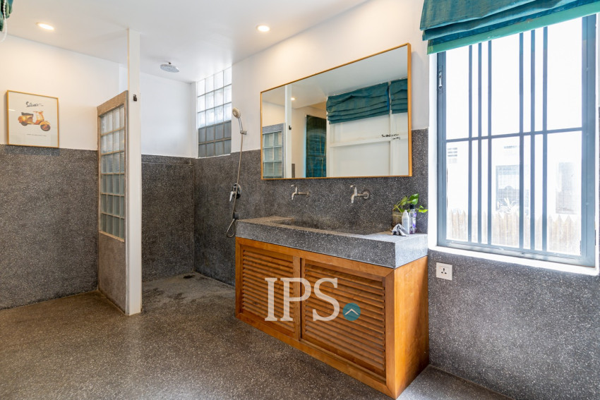 Renovated 3 Bedroom Apartment For Rent - Chakto Mukh, Phnom Penh