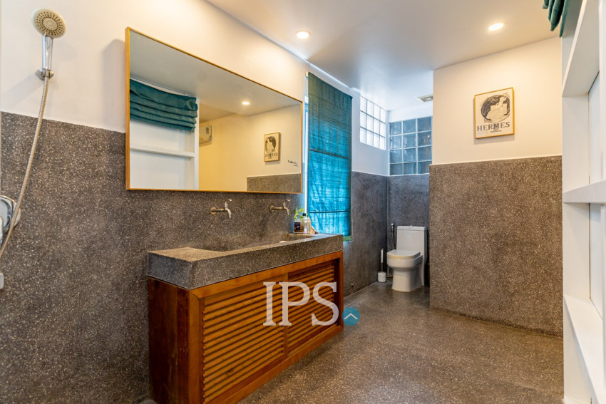 Renovated 3 Bedroom Apartment For Rent - Chakto Mukh, Phnom Penh