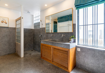 Renovated 3 Bedroom Apartment For Rent - Chakto Mukh, Phnom Penh thumbnail