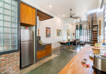 Renovated 3 Bedroom Apartment For Rent - Chakto Mukh, Phnom Penh thumbnail