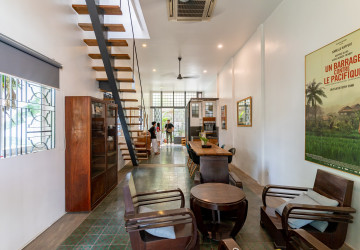 Renovated 3 Bedroom Apartment For Rent - Chakto Mukh, Phnom Penh thumbnail