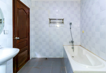 1 Bedroom Apartment For Rent - Svay Dangkum, Siem Reap thumbnail