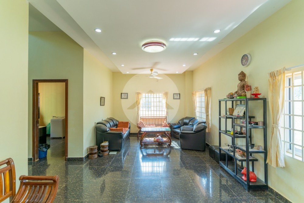 4 Bedroom Villa For Sale - Svay Dangkum, Siem Reap - Image 4