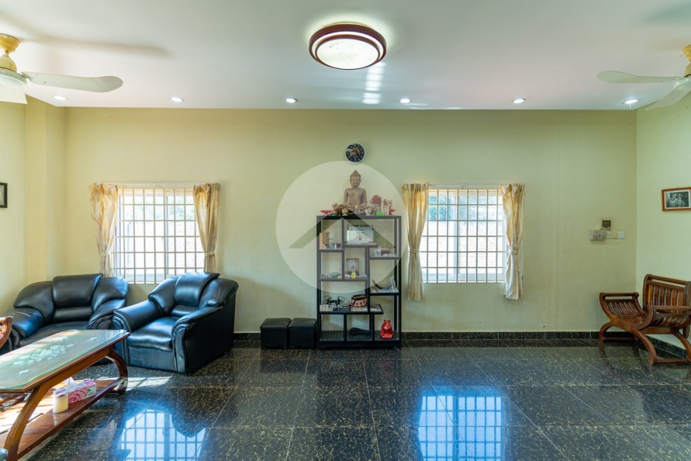 4 Bedroom Villa For Sale - Svay Dangkum, Siem Reap - Image 7