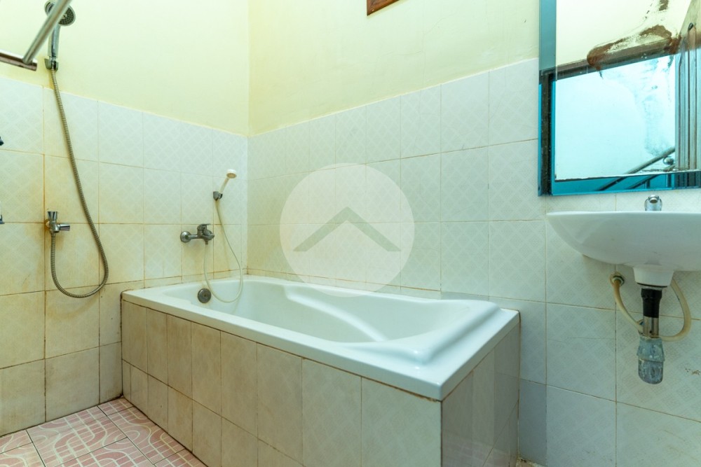 4 Bedroom Villa For Sale - Svay Dangkum, Siem Reap - Image 10