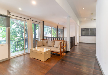 Renovated 4 Bedroom Duplex Apartment For Rent - Tonle Bassac, Phnom Penh thumbnail