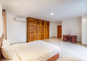 3 Bedroom Apartment For Rent - Russian Market, Phnom Penh thumbnail