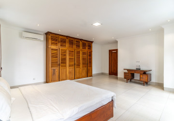3 Bedroom Serviced Apartment For Rent - Boeung Trabek, Phnom Penh thumbnail
