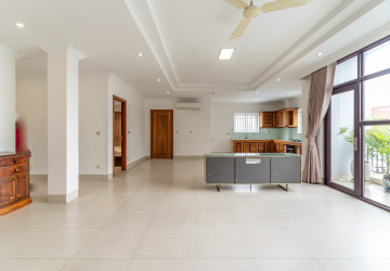 3 Bedroom Serviced Apartment For Rent - Boeung Trabek, Phnom Penh thumbnail