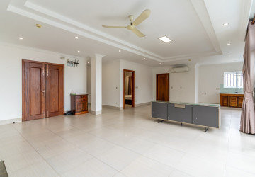 3 Bedroom Serviced Apartment For Rent - Boeung Trabek, Phnom Penh thumbnail