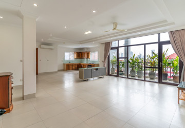 3 Bedroom Serviced Apartment For Rent - Boeung Trabek, Phnom Penh thumbnail