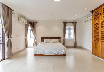 3 Bedroom Serviced Apartment For Rent - Boeung Trabek, Phnom Penh thumbnail