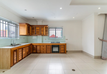 3 Bedroom Serviced Apartment For Rent - Boeung Trabek, Phnom Penh thumbnail