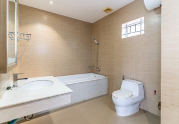 3 Bedroom Serviced Apartment For Rent - Boeung Trabek, Phnom Penh thumbnail