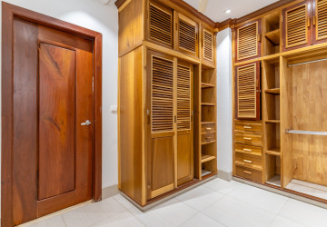 3 Bedroom Serviced Apartment For Rent - Boeung Trabek, Phnom Penh thumbnail