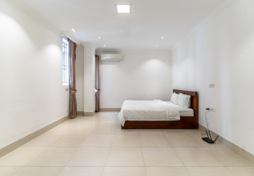 3 Bedroom Serviced Apartment For Rent - Boeung Trabek, Phnom Penh thumbnail