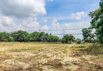 18 Ha. Land Along National Road 4 For Sale - Kandal Province thumbnail