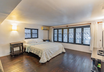 Renovated Loft 1 Bedroom Apartment For Rent - Chakto Mukh, Phnom Penh thumbnail