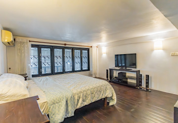 Renovated Loft 1 Bedroom Apartment For Rent - Chakto Mukh, Phnom Penh thumbnail