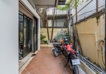 Renovated Loft 1 Bedroom Apartment For Rent - Chakto Mukh, Phnom Penh thumbnail