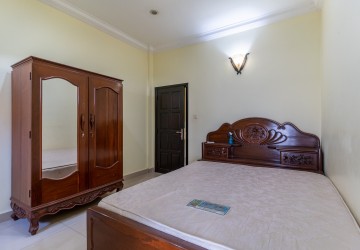 3 Bedroom Link House For Rent - Tonle Bassac, Phnom Penh thumbnail