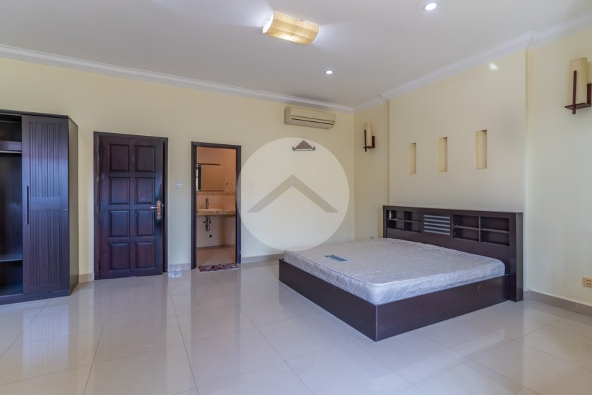 3 Bedroom Link House For Rent - Tonle Bassac, Phnom Penh