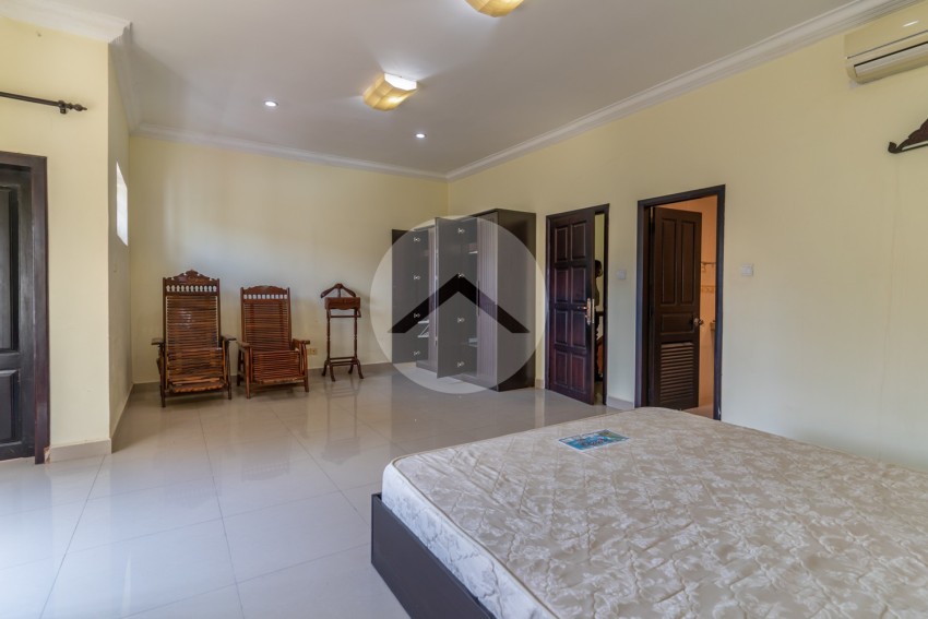 3 Bedroom Link House For Rent - Tonle Bassac, Phnom Penh