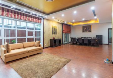 4 Bedroom Villa For Rent - Tonle Bassac, Phnom Penh thumbnail