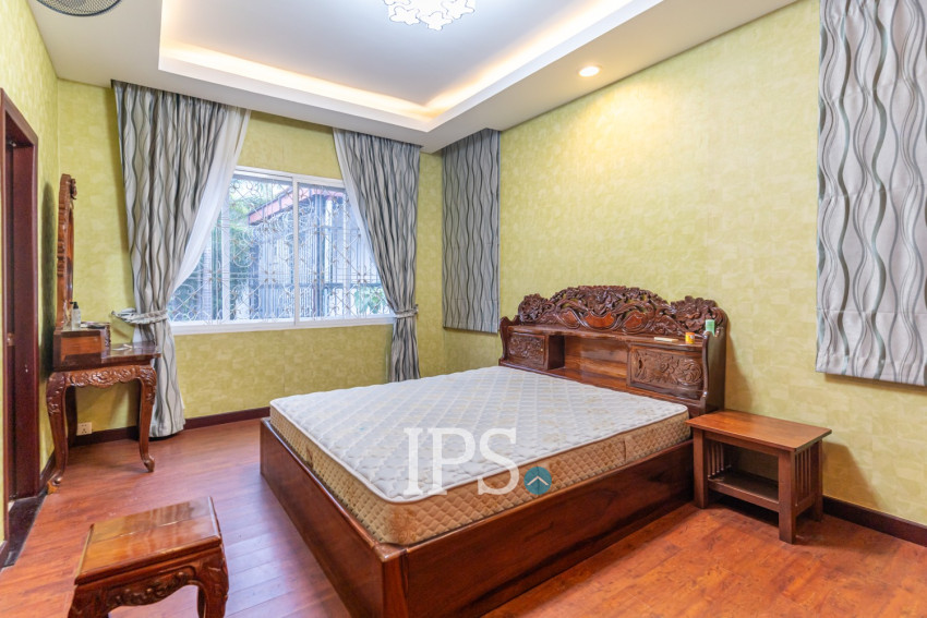 4 Bedroom Villa For Rent - Tonle Bassac, Phnom Penh