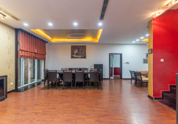 4 Bedroom Villa For Rent - Tonle Bassac, Phnom Penh thumbnail