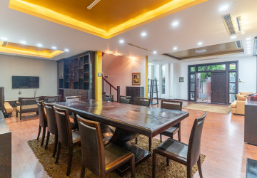 4 Bedroom Villa For Rent - Tonle Bassac, Phnom Penh thumbnail