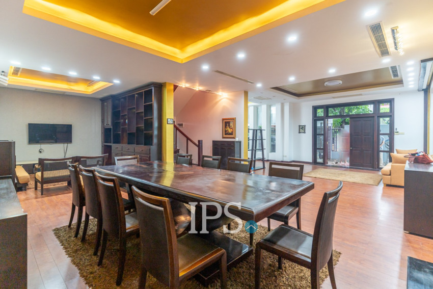 4 Bedroom Villa For Rent - Tonle Bassac, Phnom Penh