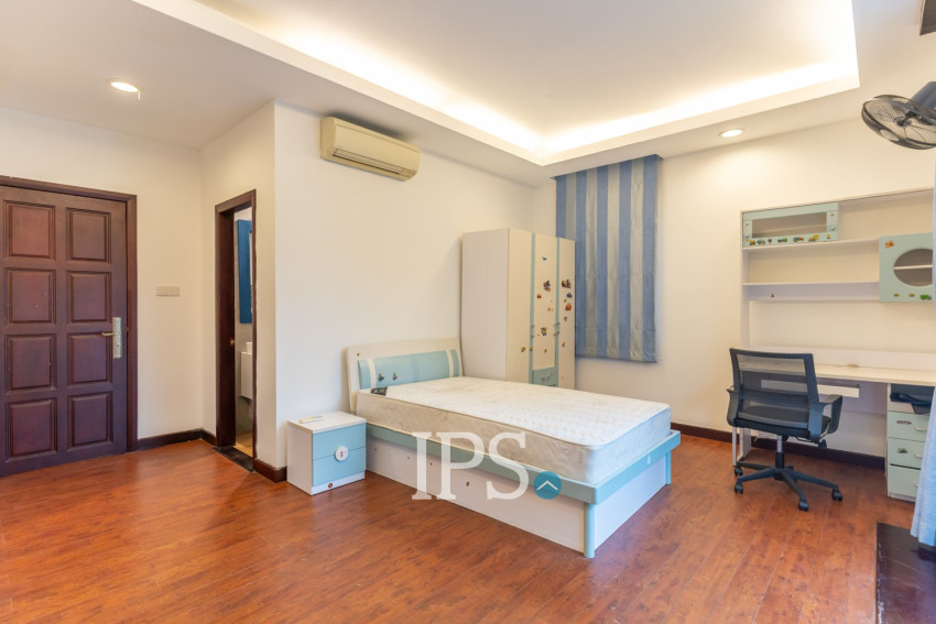 4 Bedroom Villa For Rent - Tonle Bassac, Phnom Penh