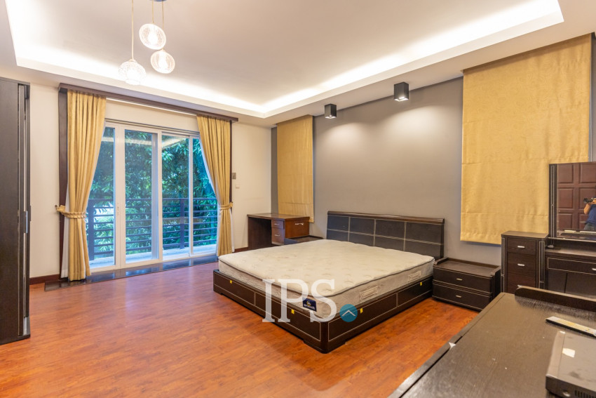 4 Bedroom Villa For Rent - Tonle Bassac, Phnom Penh