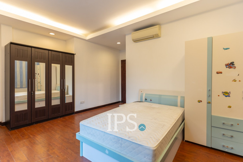 4 Bedroom Villa For Rent - Tonle Bassac, Phnom Penh