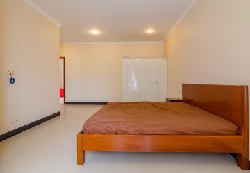 2 Bedroom Serviced Apartment For Rent - Tonle Bassac, Phnom Penh thumbnail