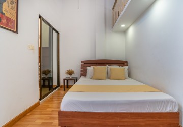 Renovated Studio Apartment For Rent - Phsar Thmei - Phnom Penh thumbnail