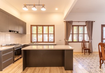 4 Bedroom Villa For Rent - BKK1, Phnom Penh thumbnail