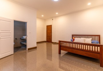 4 Bedroom Villa For Rent - BKK1, Phnom Penh thumbnail