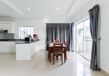 3 Bedroom Villa For Rent - Melbourne Residence, Sra Ngae, Siem Reap thumbnail